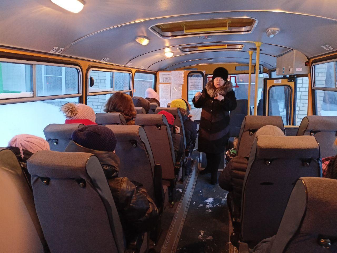 С учащимися провели инструктаж по правилам поведения в автобусе.